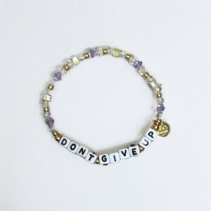 Motivational bracelet "Don't give up" with beads and charm.